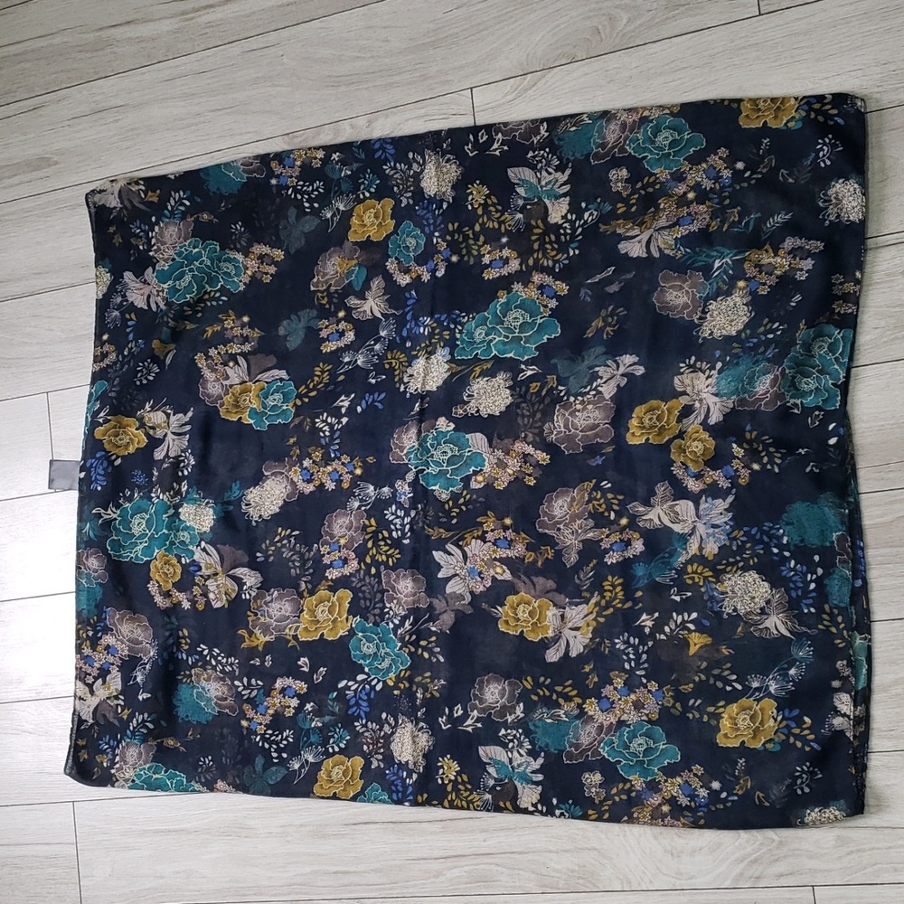 3/$35 Patterned floral infinity scarf from H&M - Picture 1 of 7
